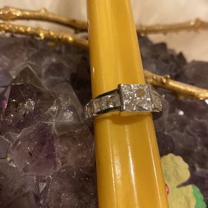 Diamonique SS 2 Ct Princess Cut center Stone w 6 additional stones 1.5 cts.😎